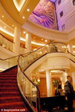 ID 3754 QUEEN MARY 2 (2003/148528grt/IMO 9241061) - The Grand Lobby staircase and Atrium.